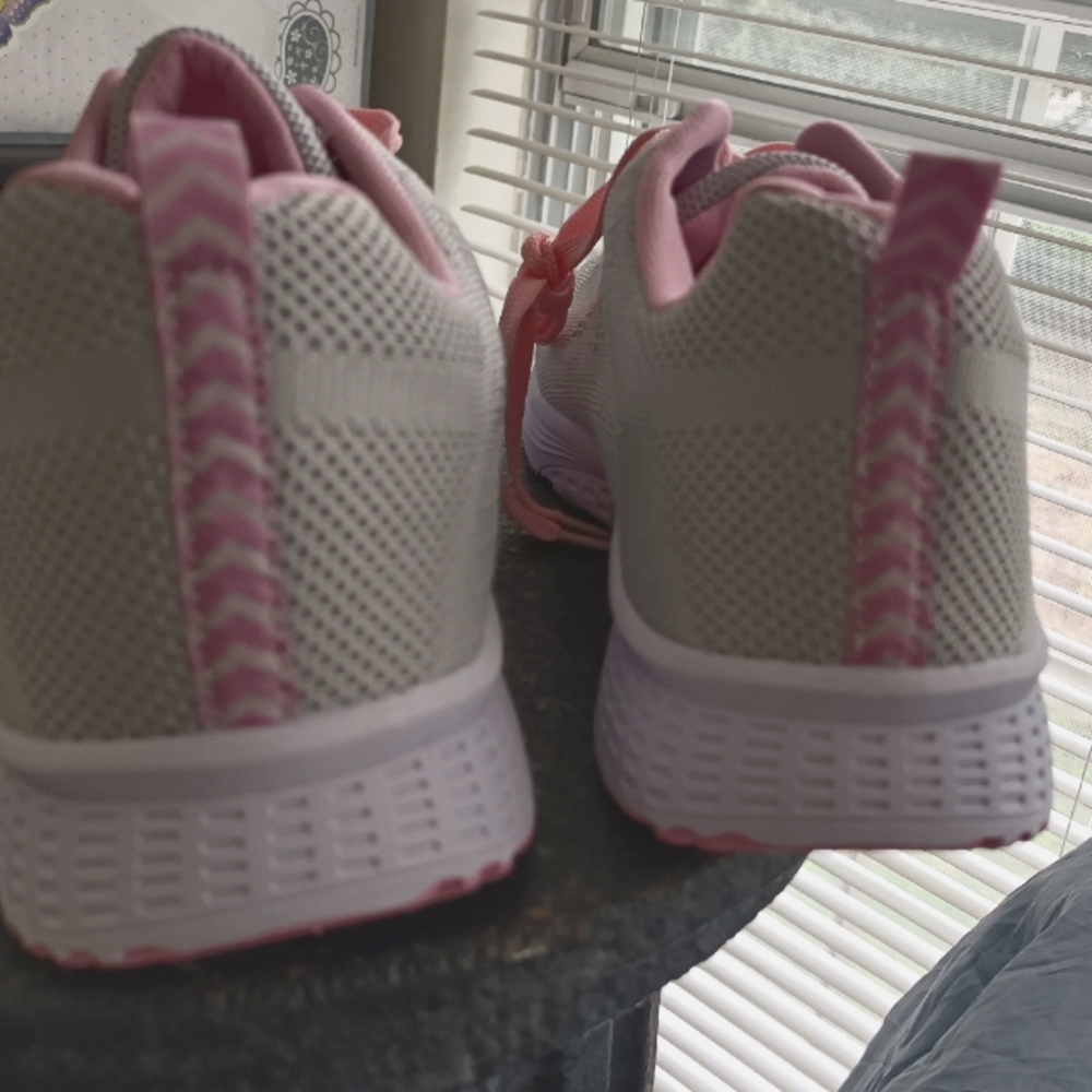 Ultra Light Breathable Knit Sneakers, size 10.5 - Picture 2 of 11